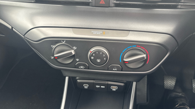 Hyundai i20 1.0T GDi 90 Element 5dr Petrol Hatchback - Image 27